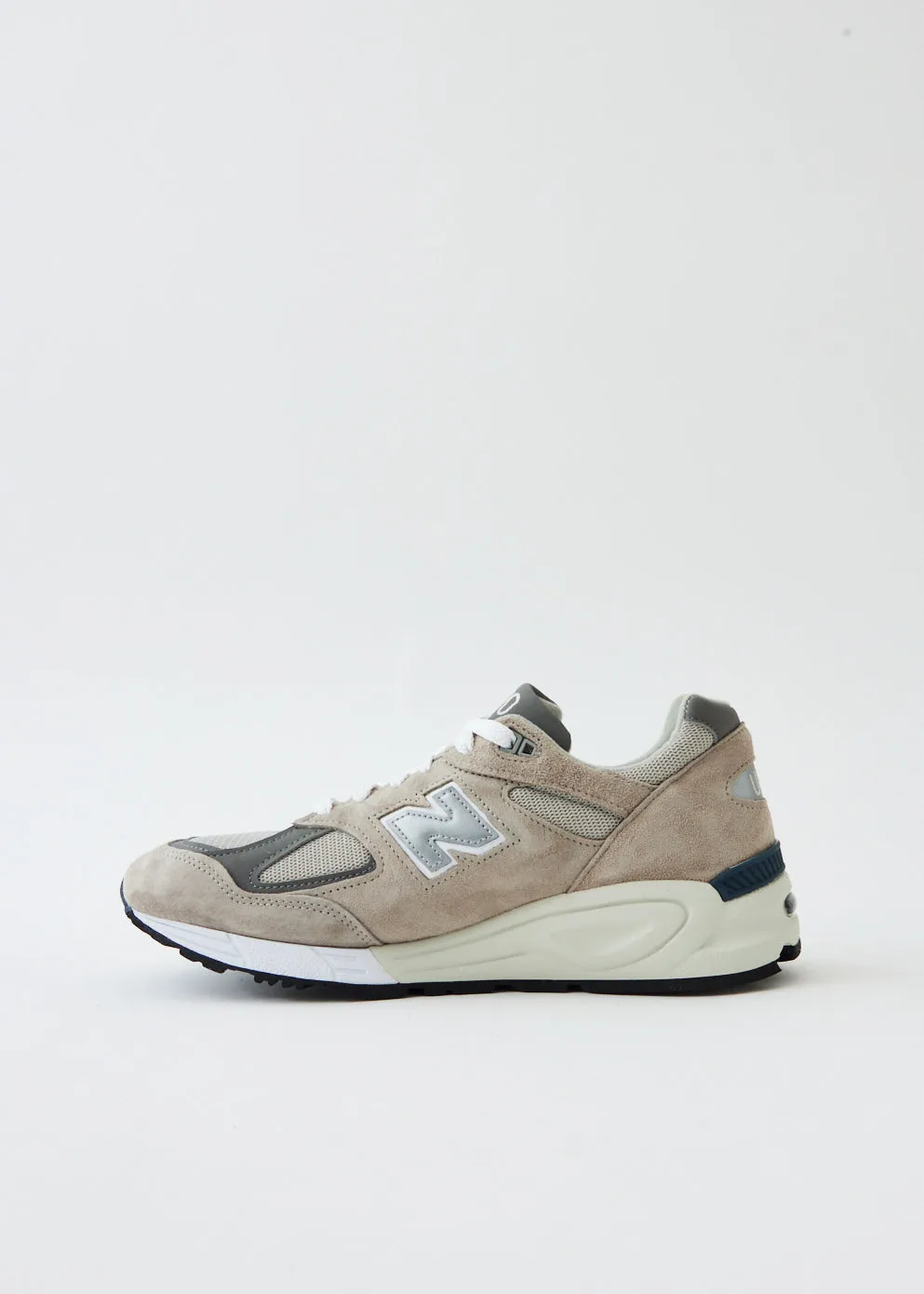 990v2 Sneakers