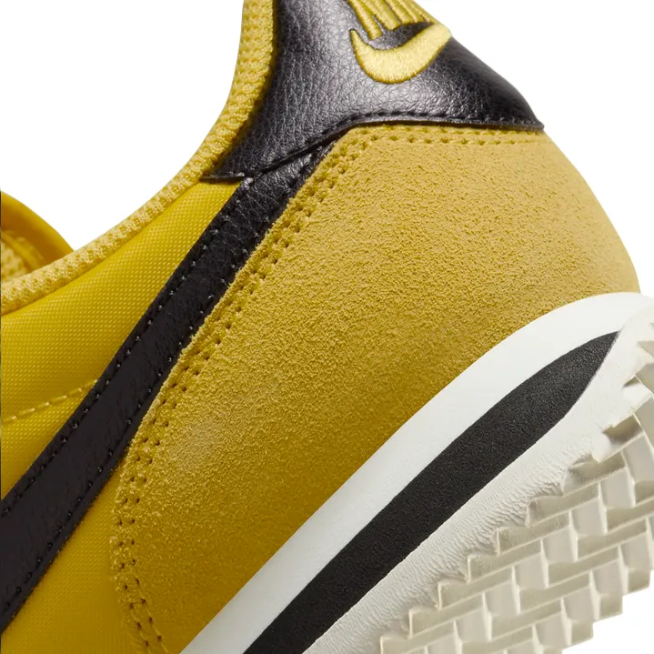 Nike scarpa sneakers da adulto Cortez DZ2795 700 giallo-nero